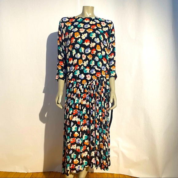 Vintage Floral Midi Dress - Picture 3 of 8